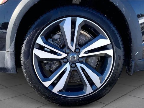 Used 2026 Volvo V60 B5 Cross Country Plus w/ Protection Package Premier image 11
