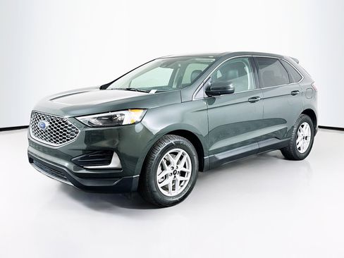 Used 2024 Ford Edge SEL image 3