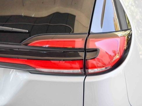 New 2026 Chrysler Pacifica Pinnacle w/ Trailer Tow Group AWD/4WD image 7
