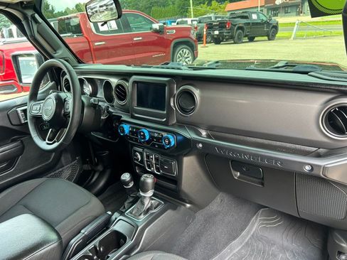 Used 2023 Jeep Wrangler Unlimited w/ Cold Weather Group AWD/4WD image 24