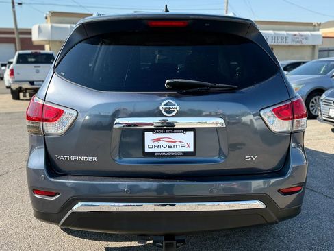 Used 2014 Nissan Pathfinder SV image 4