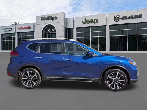 Used 2019 Nissan Rogue SL w/ Premium Package image 2