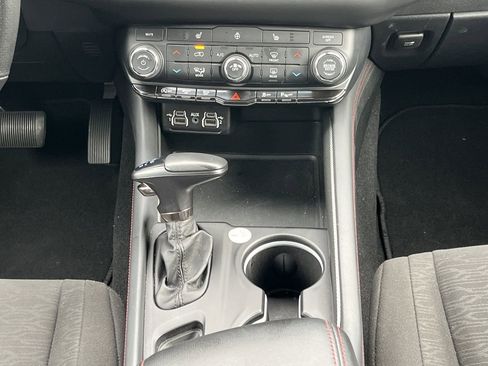Used 2025 Dodge Durango GT RWD image 4