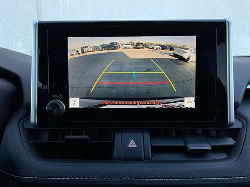 Used 2025 Toyota RAV4 XLE image 32