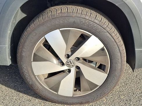 Used 2025 Volkswagen Taos S AWD/4WD image 9
