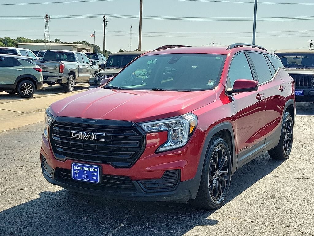 Used 2022 GMC Terrain SLE w/ Driver Convenience Package FWD image 2