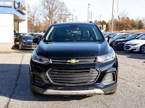 Used 2020 Chevrolet Trax LT w/ Driver Confidence Package FWD image 2