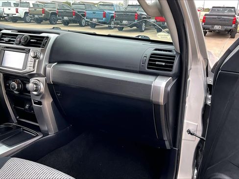 Used 2017 Toyota 4Runner SR5 image 18