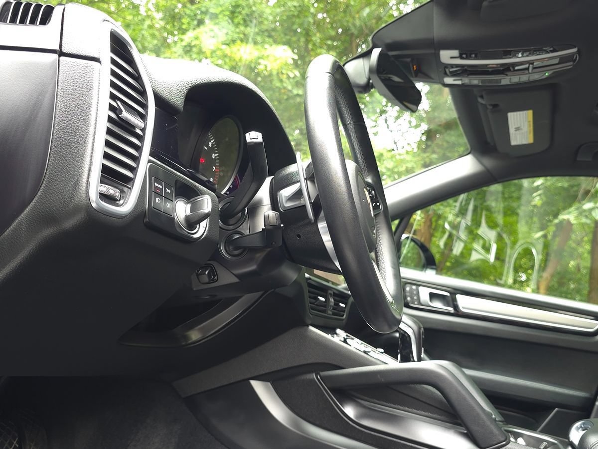 Used 2023 Porsche Cayenne Platinum Edition AWD/4WD image 28