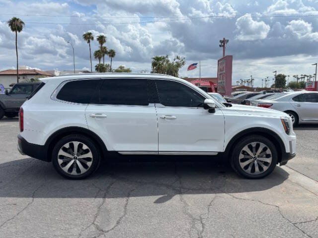 Used 2020 Kia Telluride EX w/ EX Premium Package FWD image 2