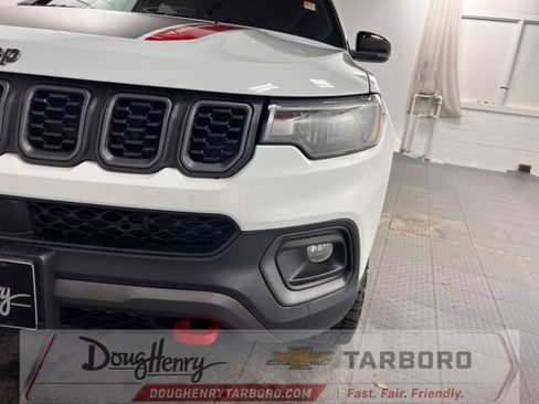 Used 2025 Jeep Compass Trailhawk AWD/4WD image 13