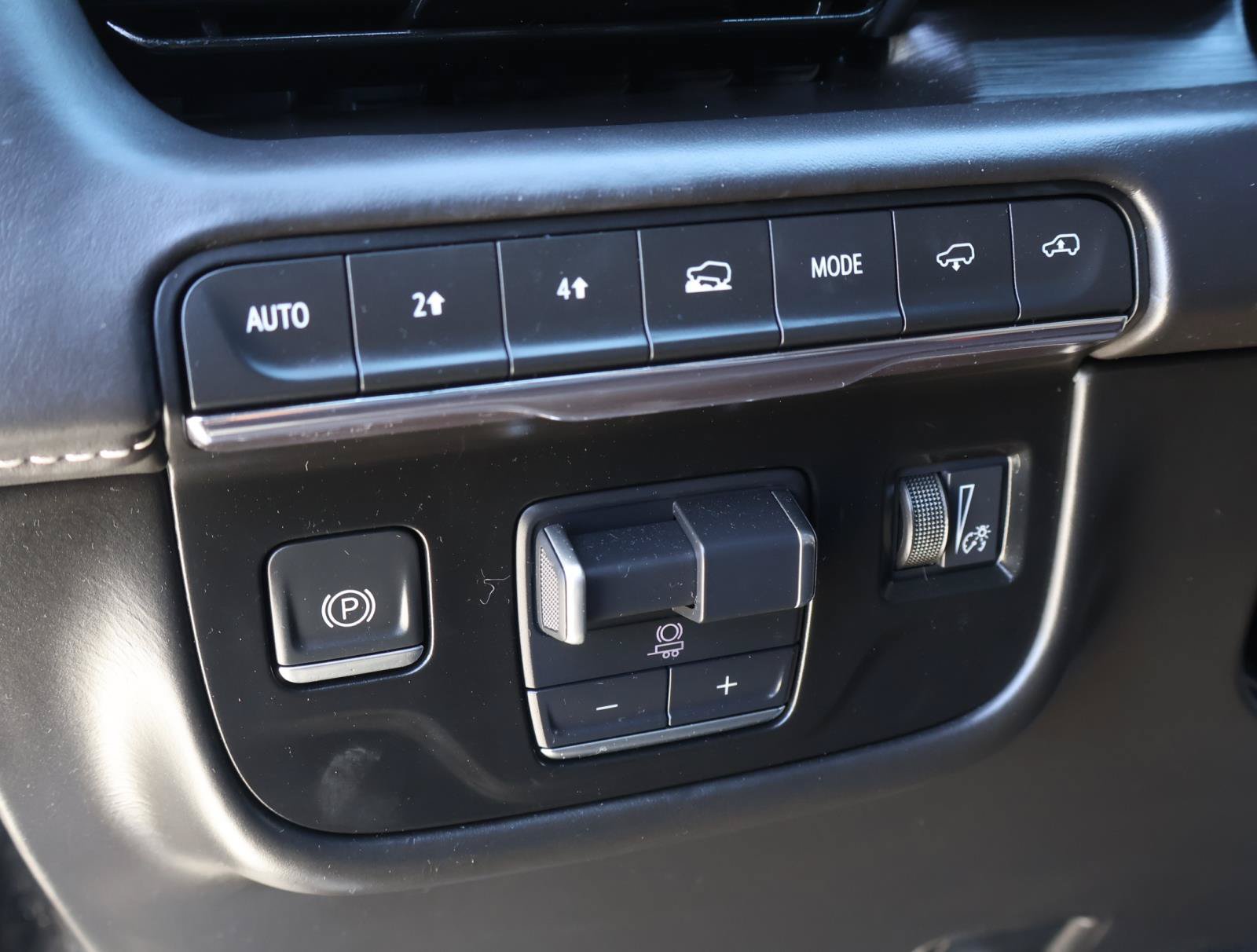 Certified 2023 Cadillac Escalade Sport Platinum w/ LPO, Floor Liner Package AWD/4WD image 32