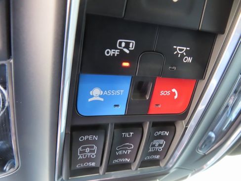 New 2025 Jeep Grand Cherokee Limited w/ Luxury Tech Group II image 15