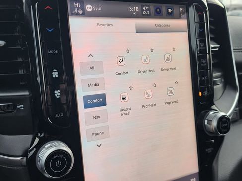 Used 2025 RAM 1500 Laramie image 26