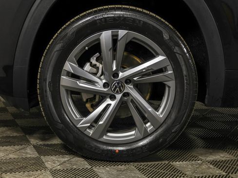 Used 2024 Volkswagen Atlas Cross Sport SEL R-Line image 21