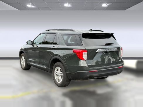 Used 2023 Ford Explorer XLT AWD/4WD image 3