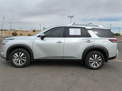Certified 2025 Nissan Pathfinder SL w/ Black Appearance Package AWD/4WD image 3