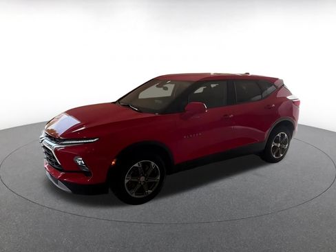 Used 2025 Chevrolet Blazer LT FWD image 8