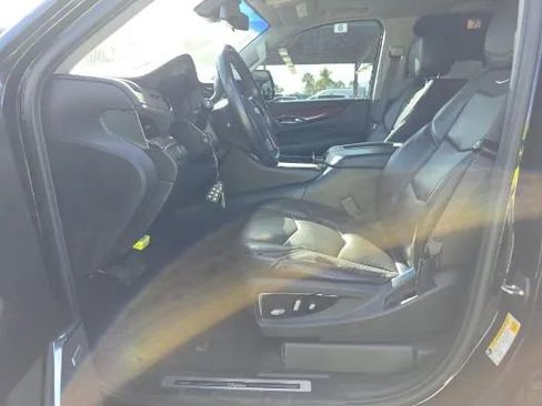 Used 2017 Cadillac Escalade Luxury image 9