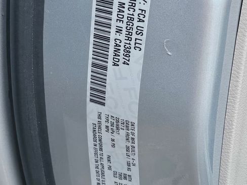 Used 2024 Chrysler Pacifica Touring-L image 34