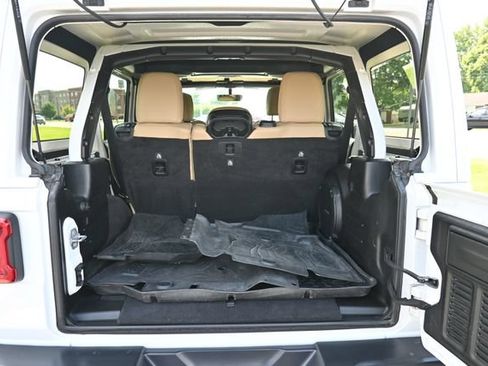Used 2019 Jeep Wrangler Unlimited Sahara AWD/4WD image 22