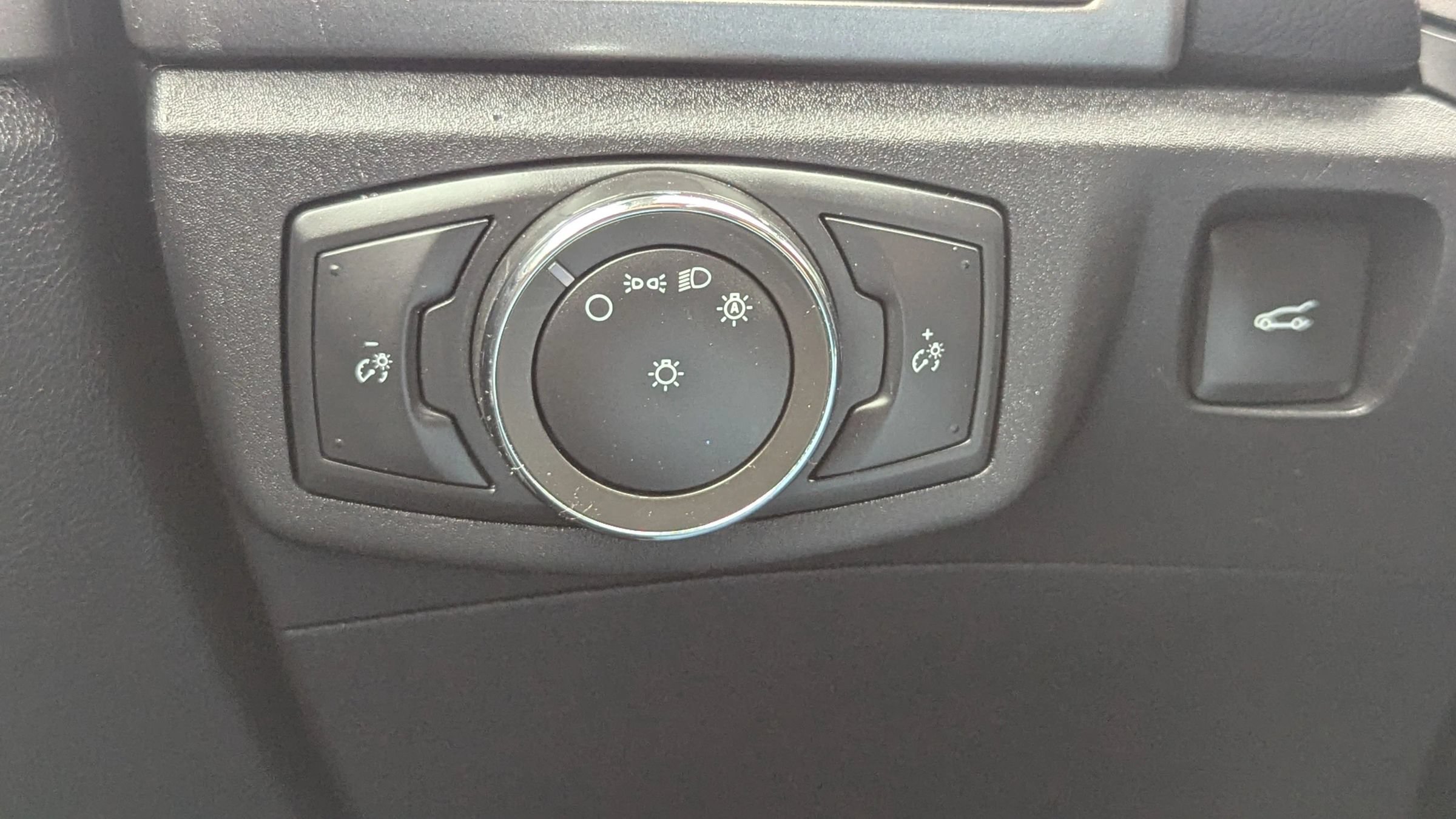 Used 2020 Ford Fusion SEL FWD image 21
