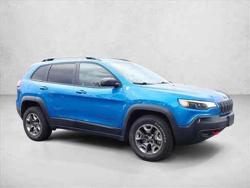 Used 2019 Jeep Cherokee Trailhawk w/ Cold Weather Group AWD/4WD image 5