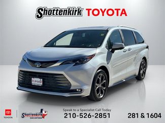 Used 2025 Toyota Sienna Platinum video 1
