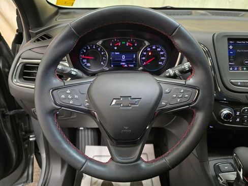 Used 2023 Chevrolet Equinox RS image 17