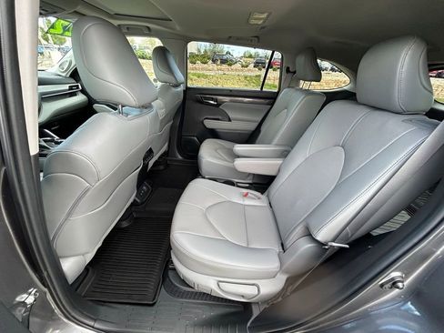 Used 2022 Toyota Highlander Limited AWD/4WD image 27