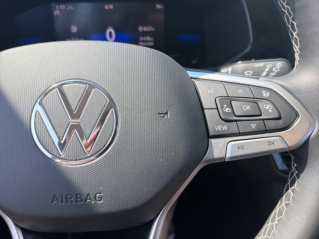 Certified 2023 Volkswagen Taos SE w/ Panoramic Sunroof Package AWD/4WD image 12