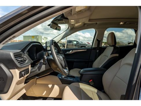 Used 2022 Ford Escape Titanium w/ Class II Trailer Tow Package image 11