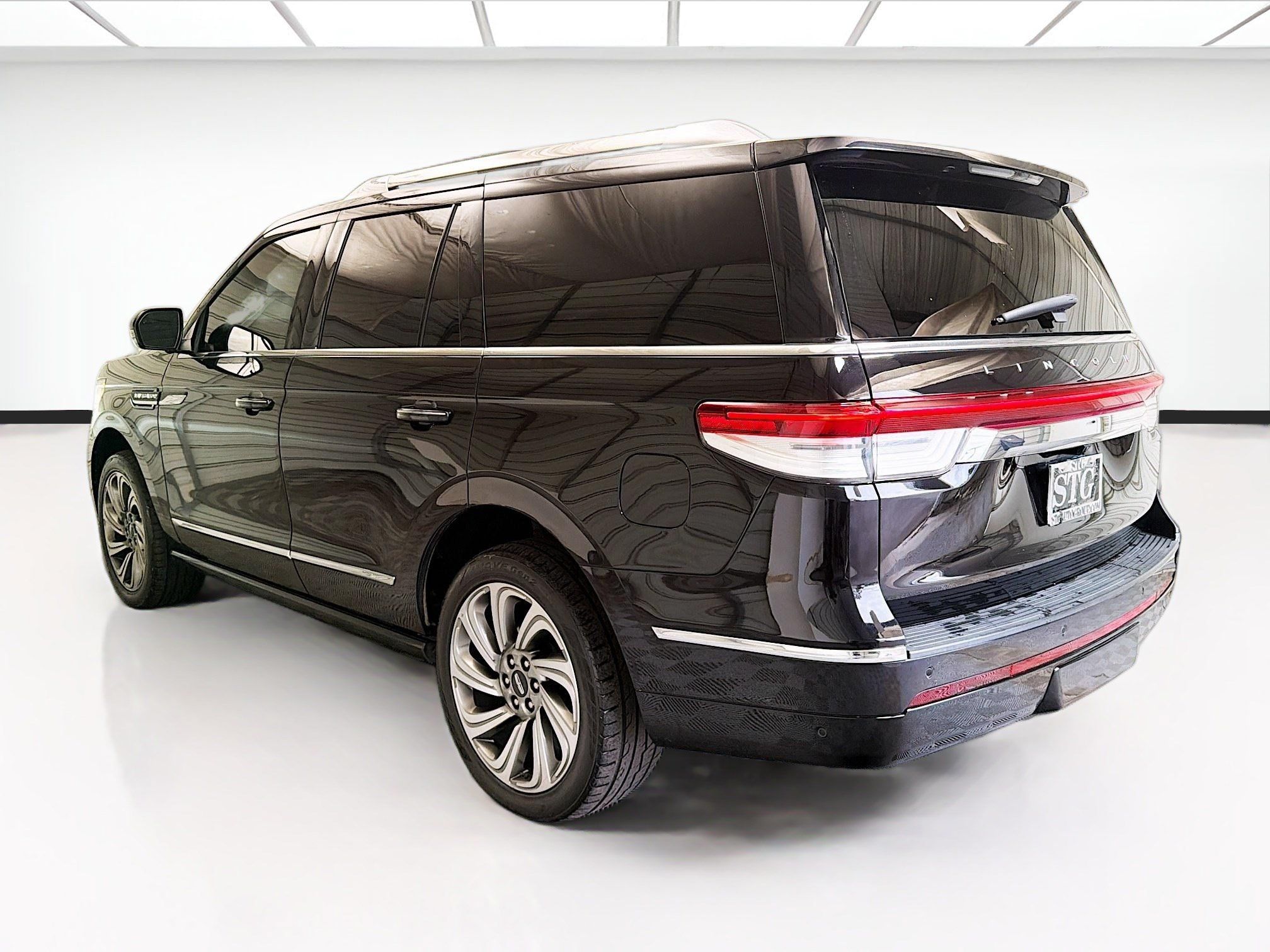 Used 2022 Lincoln Navigator Reserve AWD/4WD image 6