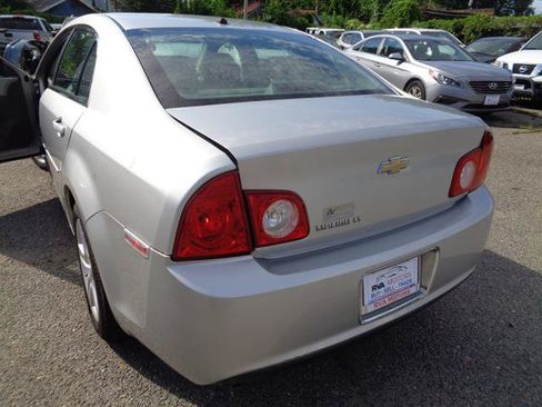Used 2010 Chevrolet Malibu LS FWD image 25