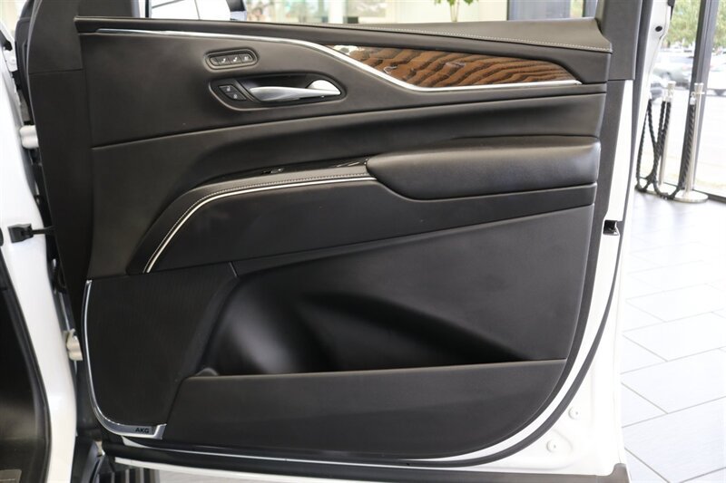 Used 2024 Cadillac Escalade Sport Platinum w/ LPO, ONYX Package AWD/4WD image 45