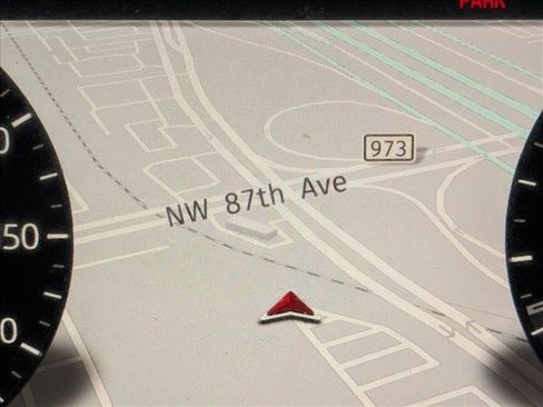 Used 2021 Land Rover Range Rover Velar R-Dynamic HSE image 14