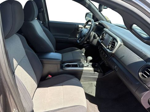 Used 2021 Toyota Tacoma TRD Sport w/ Technology Package AWD/4WD image 16