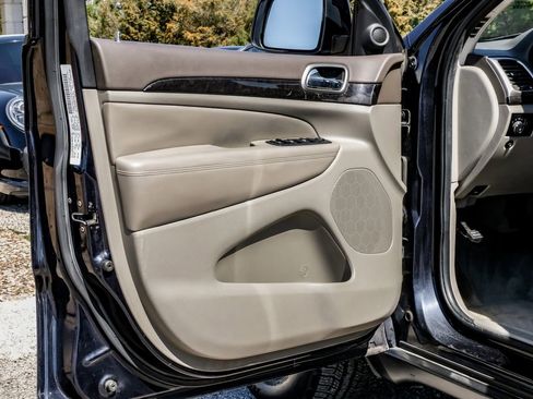 Used 2011 Jeep Grand Cherokee Laredo w/ Security & Convenience Group image 34