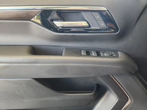Used 2025 Chevrolet Suburban LS RWD image 24
