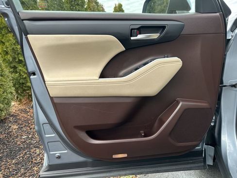 Certified 2020 Toyota Highlander XLE image 8