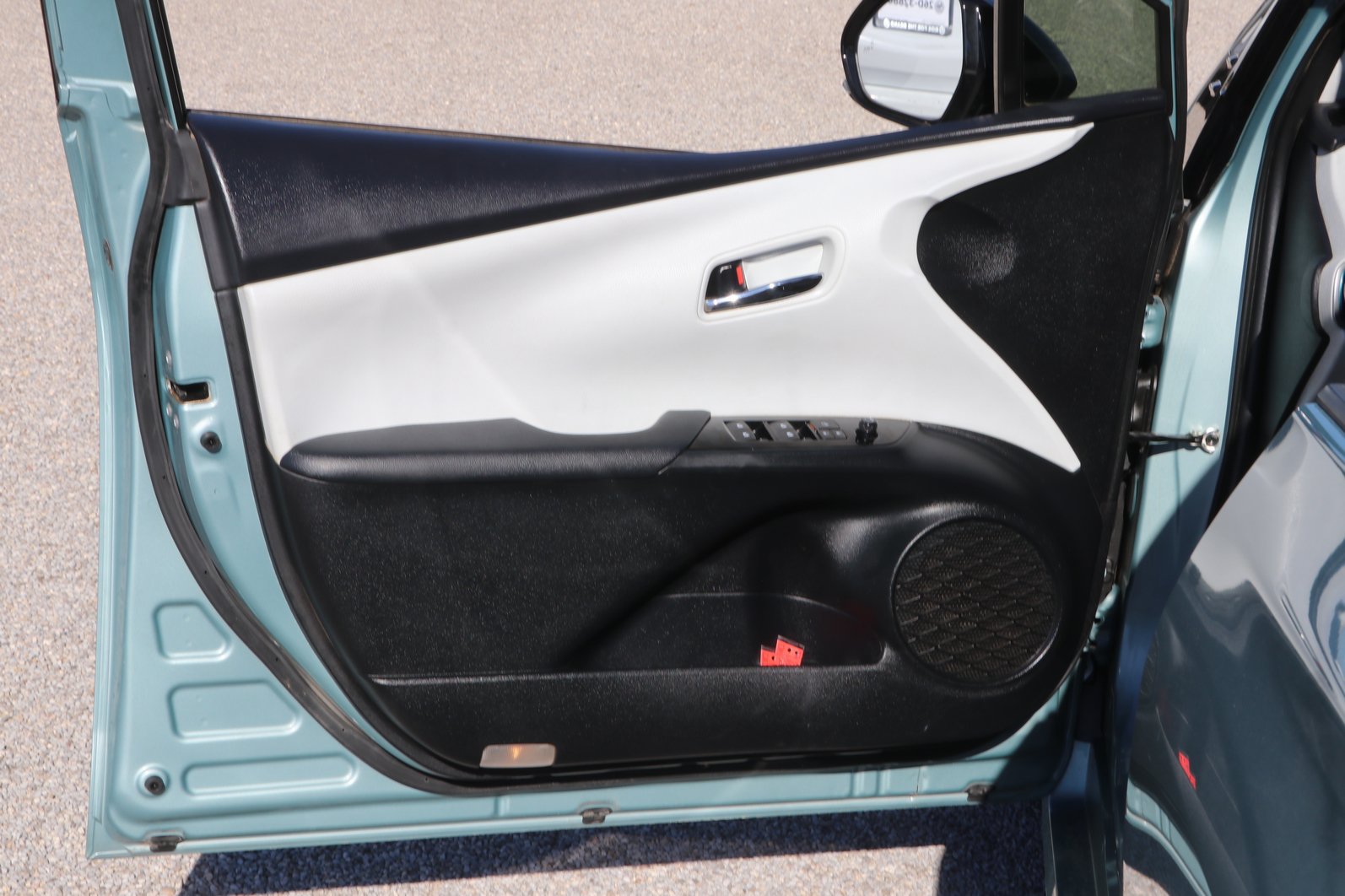 Used 2018 Toyota Prius Three FWD image 10
