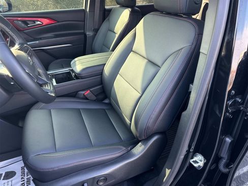 Used 2026 Chevrolet Traverse Z71 image 25