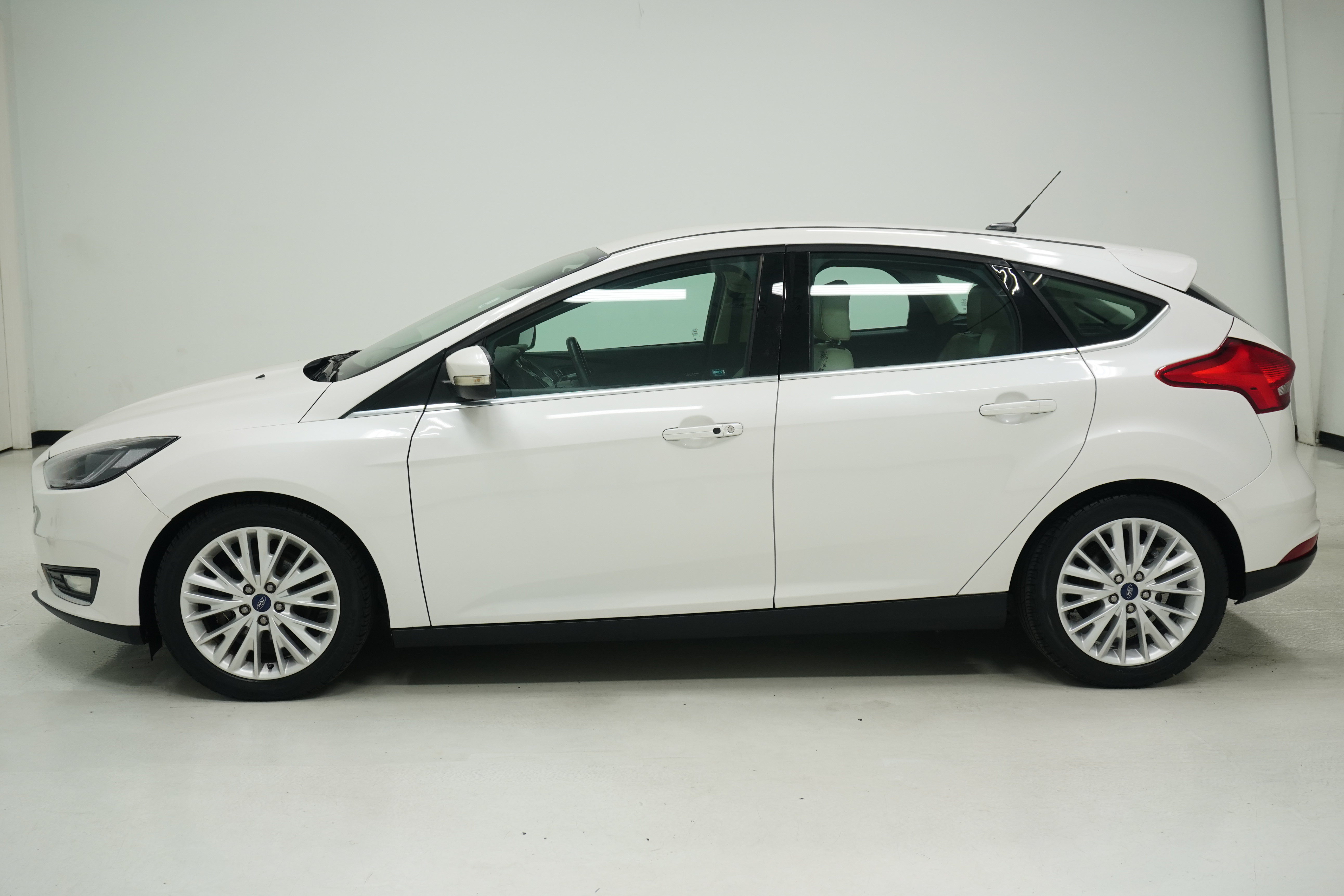 Used 2015 Ford Focus Titanium w/ Titanium Technology Package FWD image 7