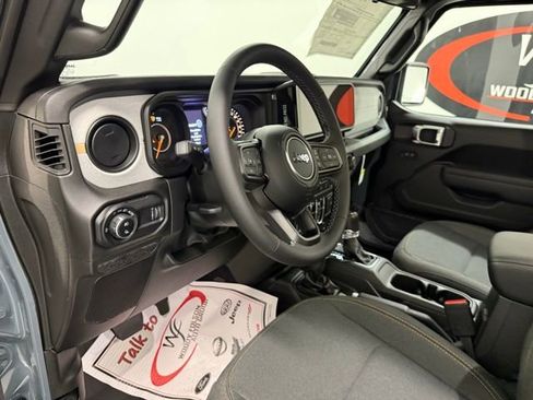 New 2025 Jeep Gladiator Sport image 11