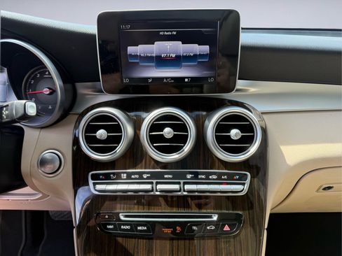 Used 2018 Mercedes-Benz GLC 300 4MATIC image 23