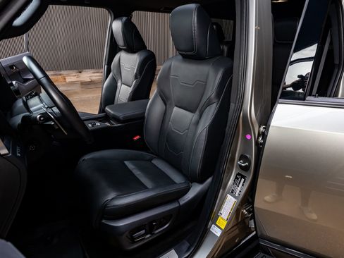 Used 2024 Lexus GX 550 w/ Accessory Package (Z1) AWD/4WD image 31