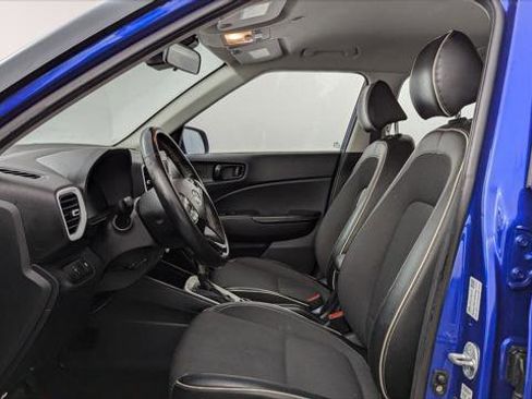 Used 2023 Hyundai Venue Limited image 14