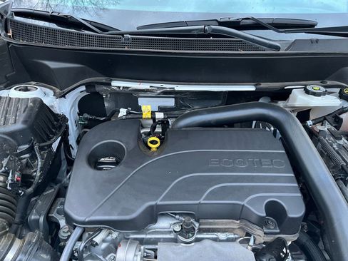 Used 2025 Chevrolet Equinox LT image 32