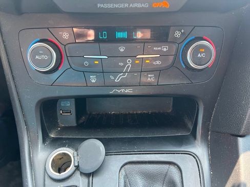 Used 2017 Ford Focus SE FWD image 13