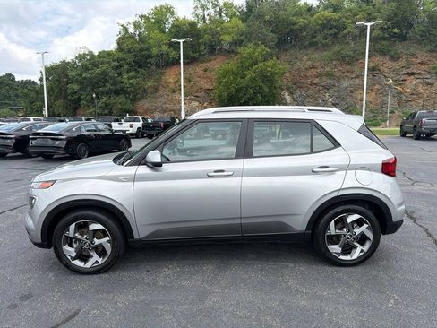 Used 2023 Hyundai Venue SEL FWD image 4
